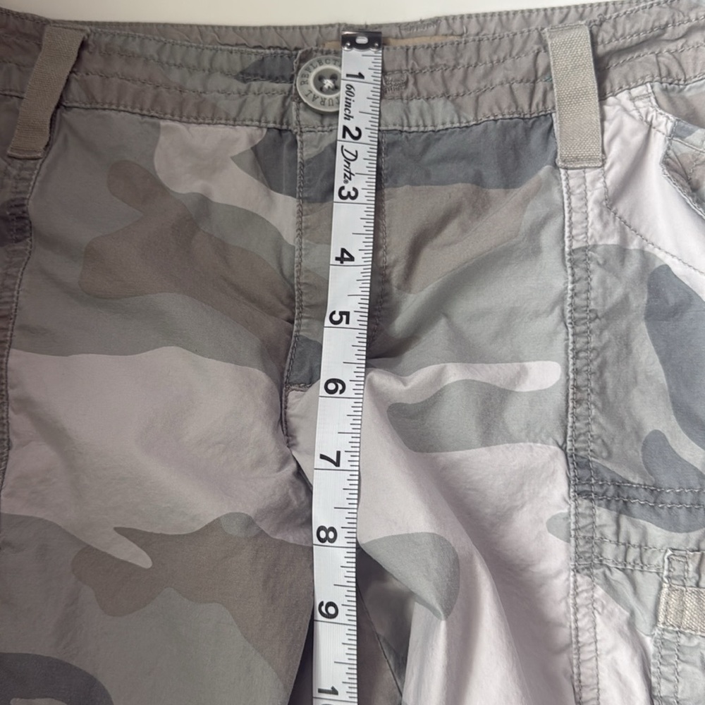 Natural Reflections Women’s Camouflage Cargo Pants Capris Size 8 - Picture 6 of 11